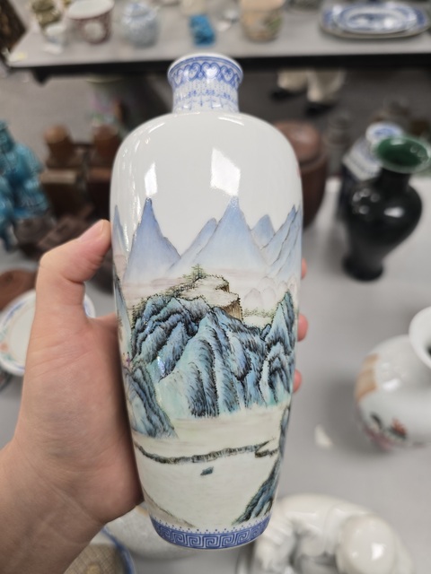 古玩陶瓷山水紋瓶真品鑒賞圖