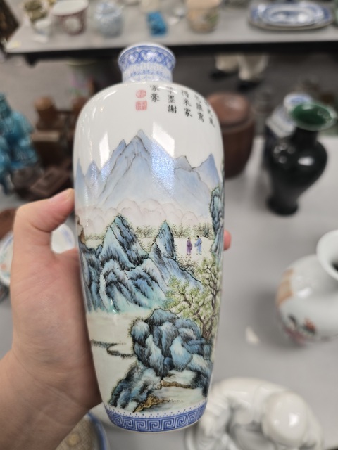 古玩陶瓷山水紋瓶真品鑒賞圖
