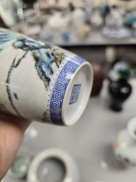 古玩陶瓷山水紋瓶真品鑒賞圖