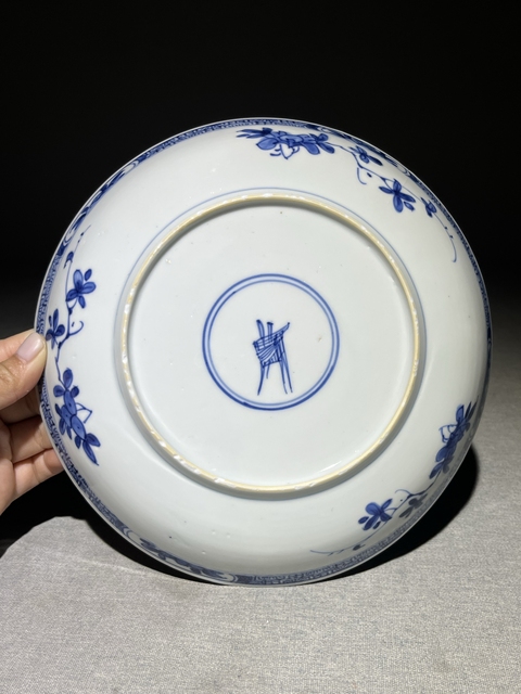 古玩陶瓷青花花卉紋盤真品鑒賞圖