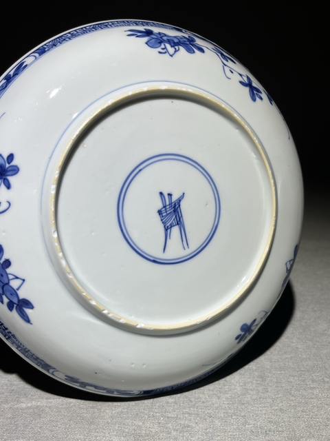 古玩陶瓷青花花卉紋盤真品鑒賞圖