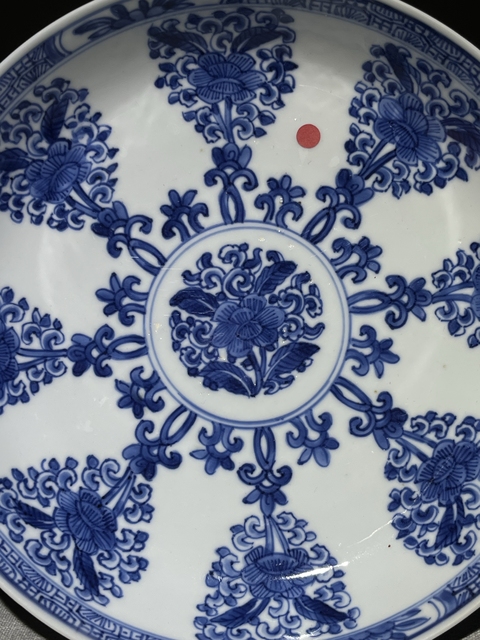 古玩陶瓷青花花卉紋盤真品鑒賞圖
