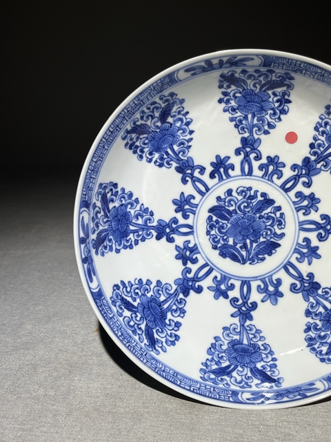 古玩陶瓷青花花卉紋盤真品鑒賞圖