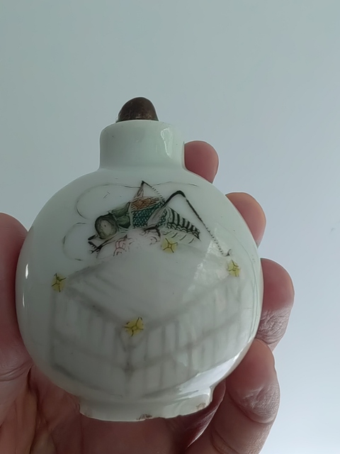 古玩陶瓷道光年制款蟈蟈紋鼻煙壺 真品鑒賞圖