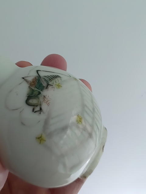 古玩陶瓷道光年制款蟈蟈紋鼻煙壺 真品鑒賞圖