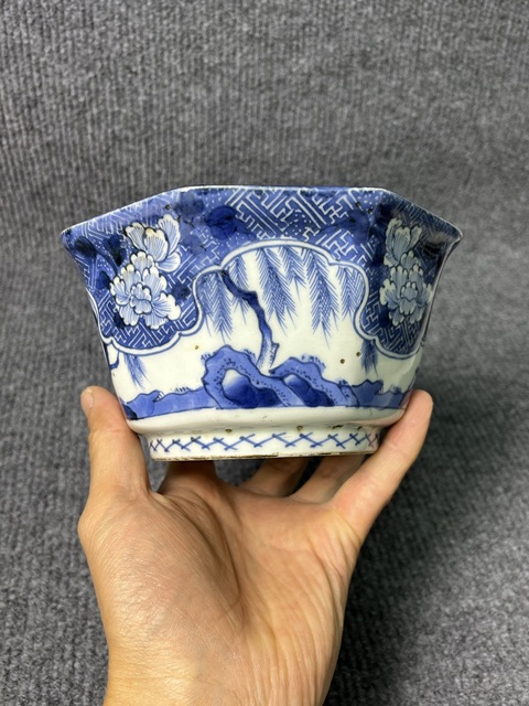 古玩陶瓷日本明治青花花卉紋八方碗真品鑒賞圖