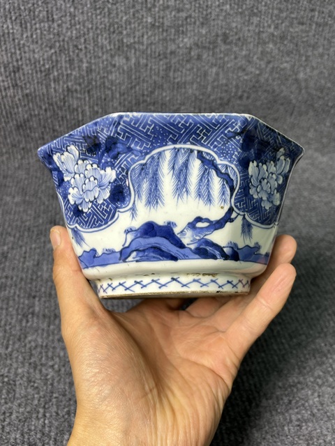 古玩陶瓷日本明治青花花卉紋八方碗真品鑒賞圖