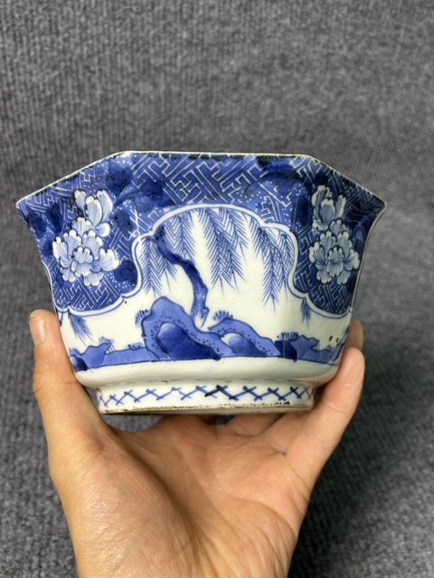 古玩陶瓷日本明治青花花卉紋八方碗真品鑒賞圖