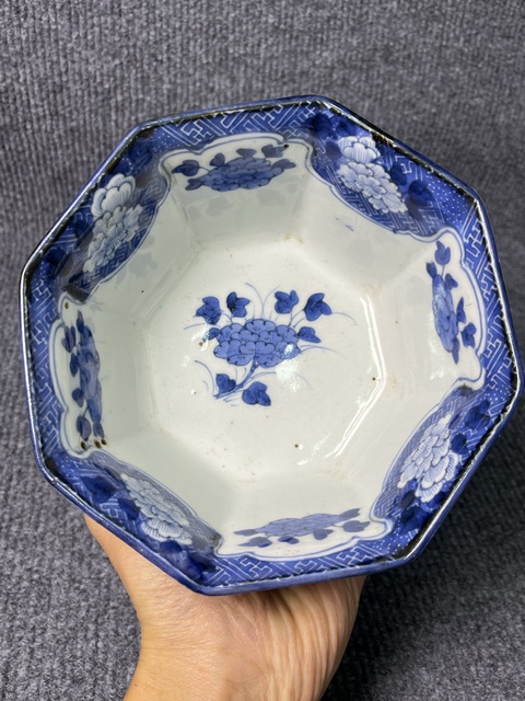 古玩陶瓷日本明治青花花卉紋八方碗真品鑒賞圖