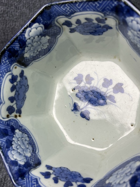 古玩陶瓷日本明治青花花卉紋八方碗真品鑒賞圖