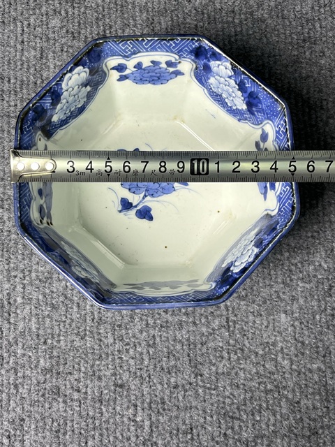 古玩陶瓷日本明治青花花卉紋八方碗真品鑒賞圖