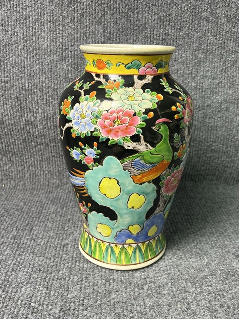 古玩陶瓷墨地粉彩花鳥紋撇口瓶真品鑒賞圖