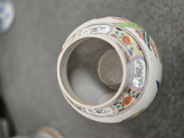 古玩陶瓷粉彩嬰戲圖蓋罐真品鑒賞圖