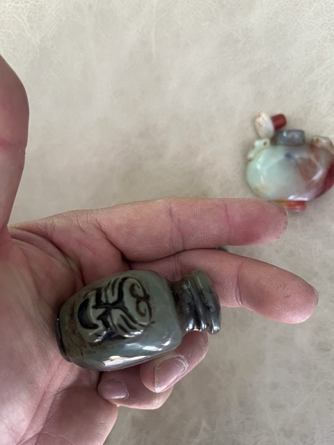 古玩玉器岫巖玉鼻煙壺真品鑒賞圖