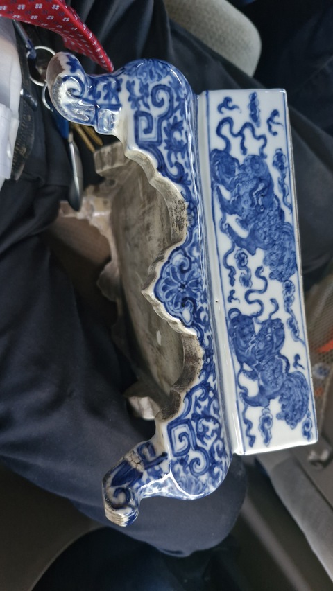 古玩陶瓷獅紋青花四足蓋盒真品鑒賞圖