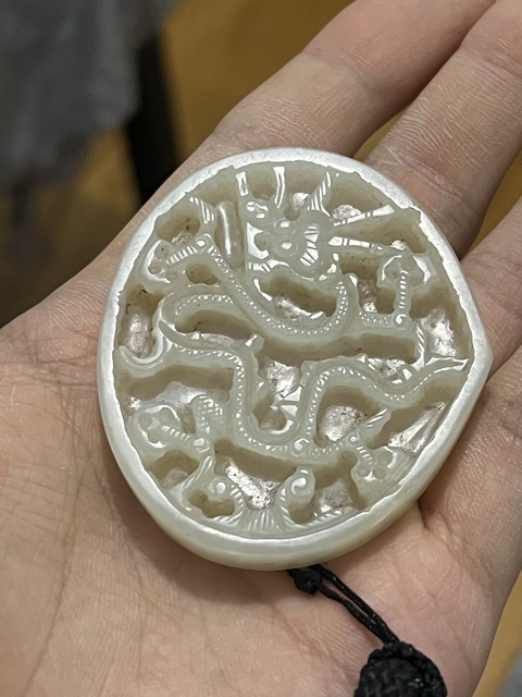 古玩玉器桃心龍帶板真品鑒賞圖