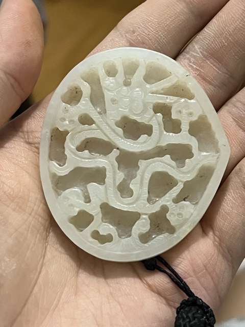 古玩玉器桃心龍帶板真品鑒賞圖