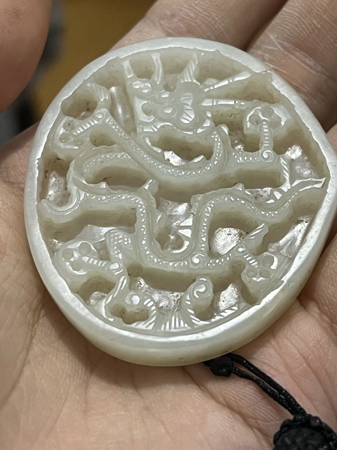 古玩玉器桃心龍帶板真品鑒賞圖