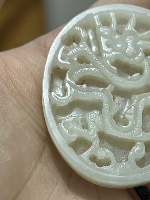 古玩玉器桃心龍帶板真品鑒賞圖