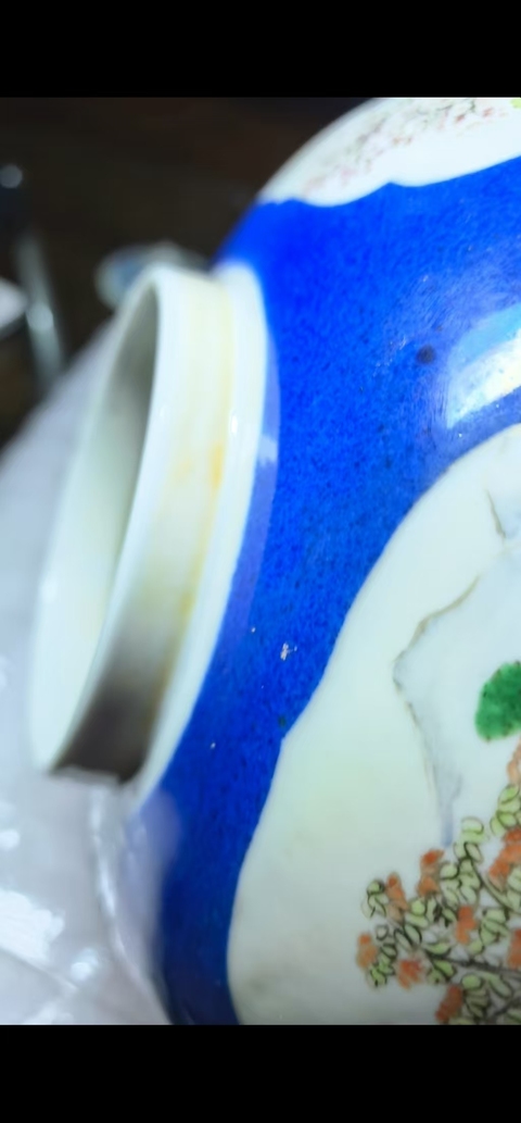 古玩陶瓷灑藍開窗五彩人物故事罐真品鑒賞圖