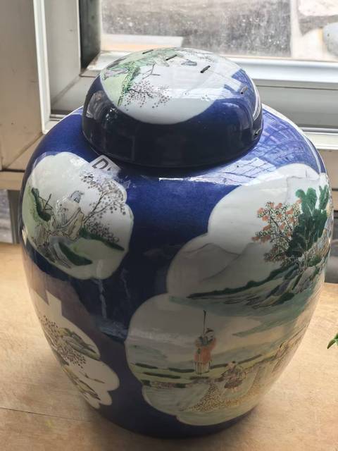 古玩陶瓷灑藍開窗五彩人物故事罐真品鑒賞圖