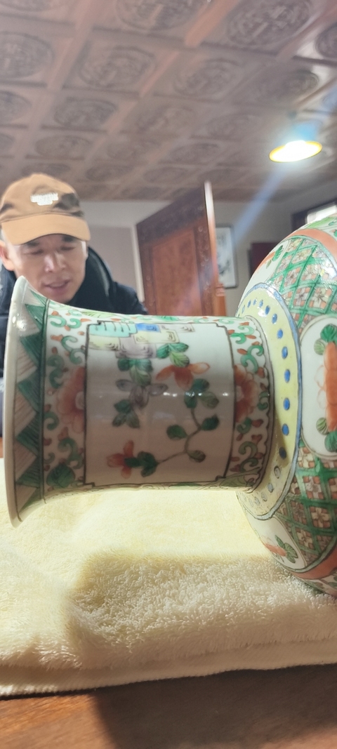 古玩陶瓷花卉紋五彩瓶真品鑒賞圖