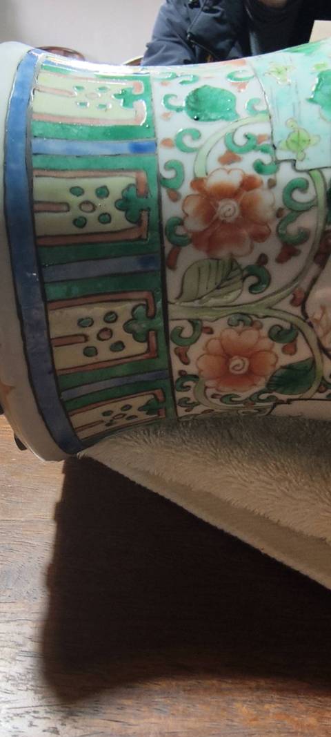 古玩陶瓷花卉紋五彩瓶真品鑒賞圖