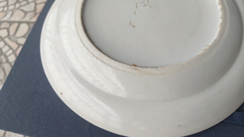 古玩陶瓷花鳥蝶紋臥足廣彩盤真品鑒賞圖