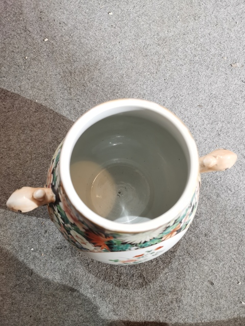 古玩陶瓷墨地粉彩開窗花卉紋雙耳尊真品鑒賞圖