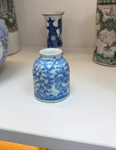 古玩陶瓷清中期淡描青花水盂真品鑒賞圖