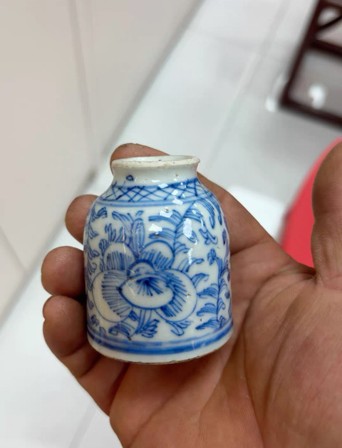 古玩陶瓷清中期淡描青花水盂真品鑒賞圖
