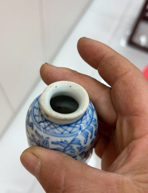 古玩陶瓷清中期淡描青花水盂真品鑒賞圖