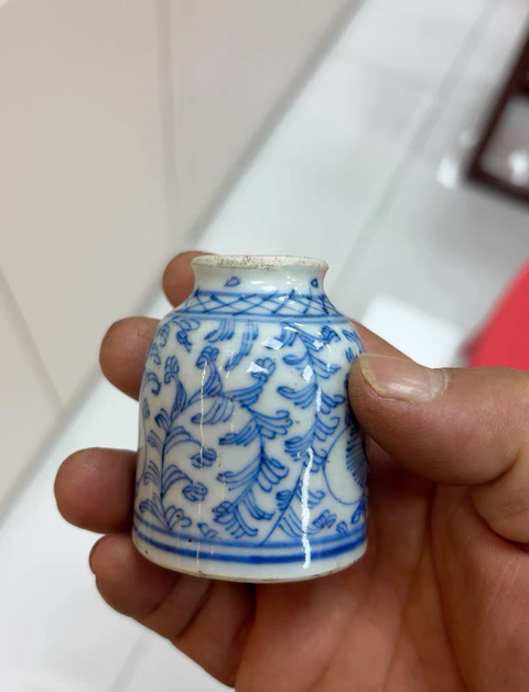 古玩陶瓷清中期淡描青花水盂真品鑒賞圖