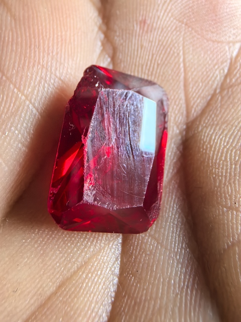 古玩玉器紅色寶石真品鑒賞圖