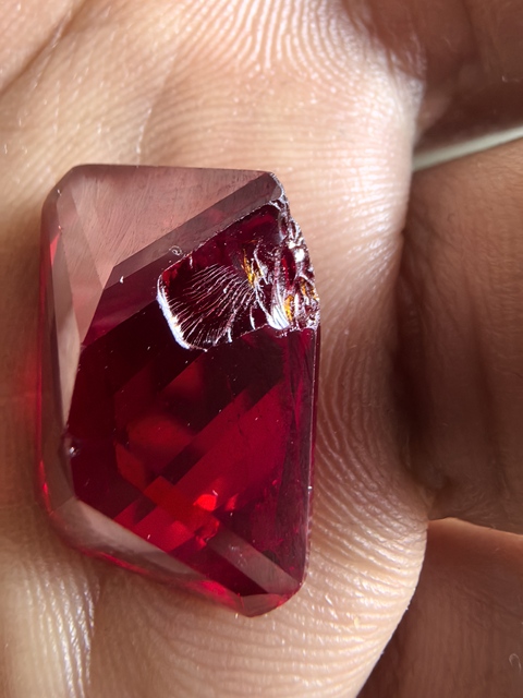 古玩玉器紅色寶石真品鑒賞圖