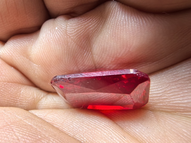 古玩玉器紅色寶石真品鑒賞圖