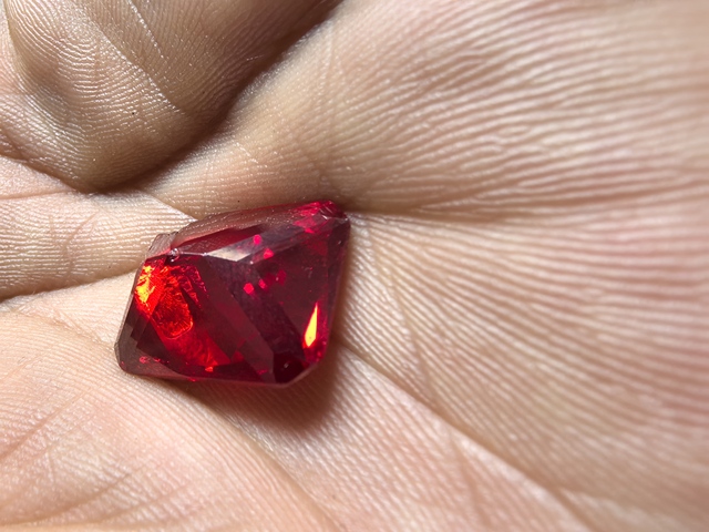 古玩玉器紅色寶石真品鑒賞圖