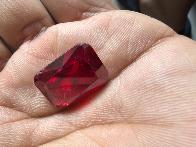 古玩玉器紅色寶石真品鑒賞圖