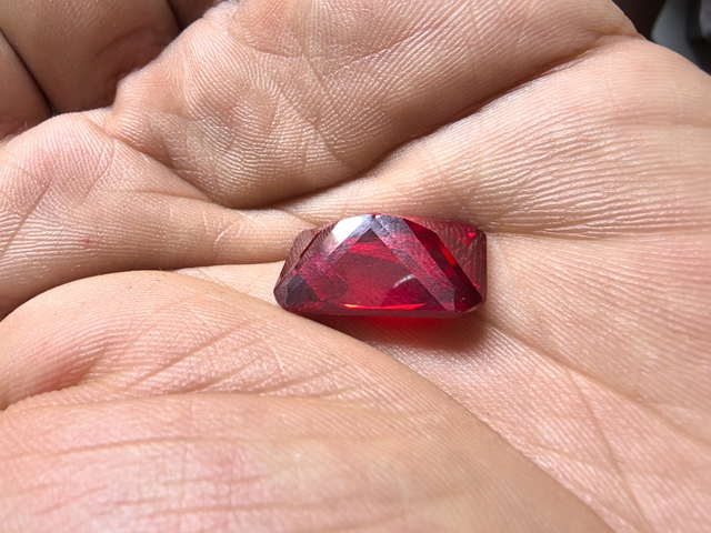 古玩玉器紅色寶石真品鑒賞圖