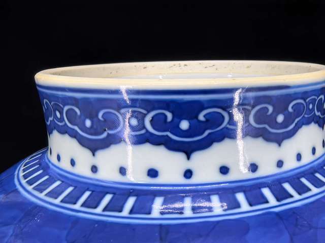 古玩陶瓷清代中期青花冰梅紋將軍罐真品鑒賞圖