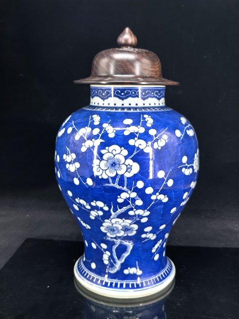 古玩陶瓷清代中期青花冰梅紋將軍罐真品鑒賞圖