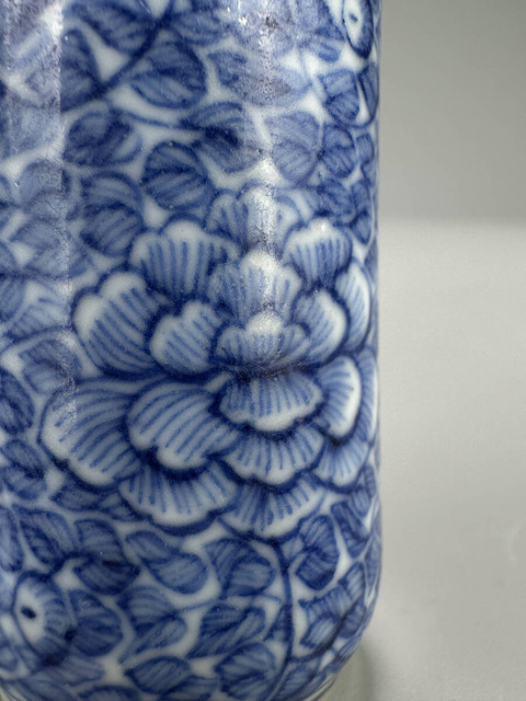 古玩陶瓷青花纏枝花卉紋鼻煙壺真品鑒賞圖