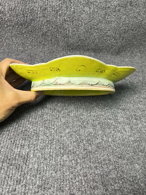 古玩陶瓷黃地粉彩牡丹花卉紋供盤真品鑒賞圖