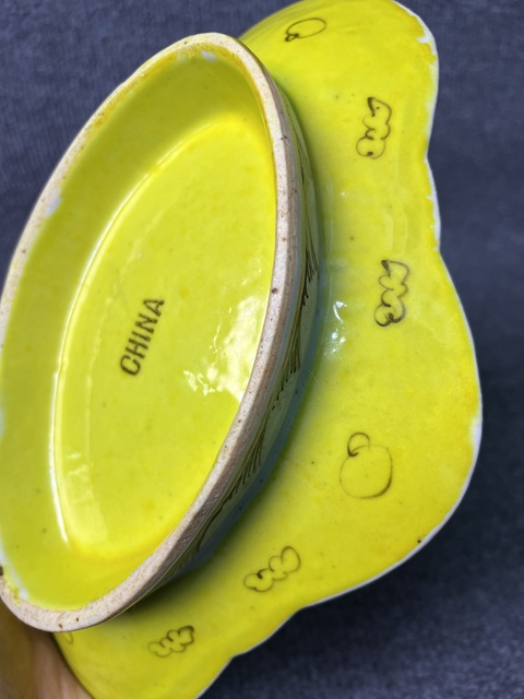 古玩陶瓷黃地粉彩牡丹花卉紋供盤真品鑒賞圖