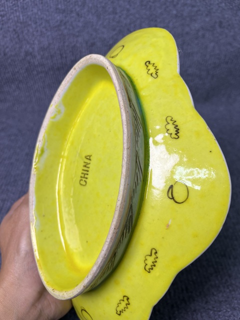 古玩陶瓷黃地粉彩牡丹花卉紋供盤拍賣，當前價格1688元