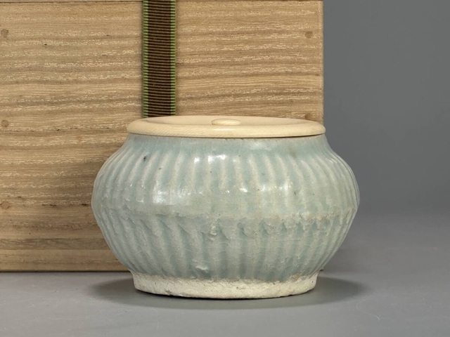 古玩陶瓷青白釉瓜棱罐真品鑒賞圖