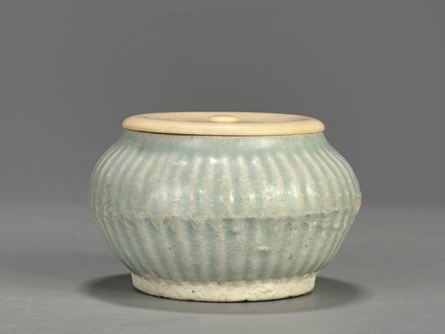 古玩陶瓷青白釉瓜棱罐真品鑒賞圖