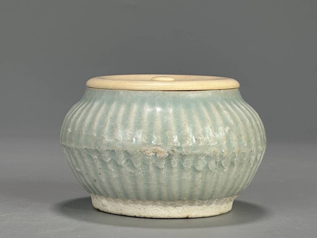 古玩陶瓷青白釉瓜棱罐真品鑒賞圖