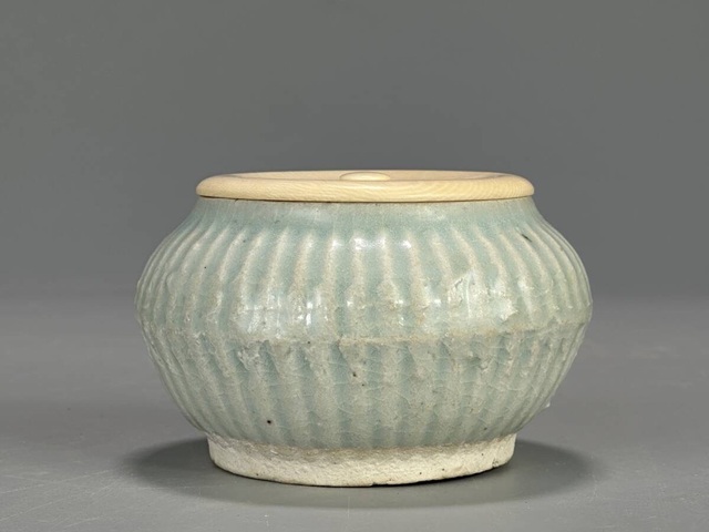 古玩陶瓷青白釉瓜棱罐真品鑒賞圖