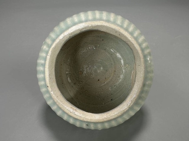 古玩陶瓷青白釉瓜棱罐真品鑒賞圖